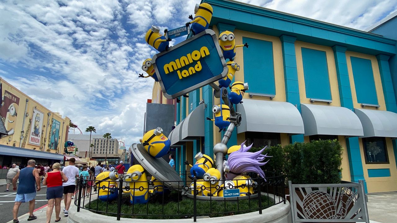 Universal Studios Parks Despicable ME Minions Evil Minion