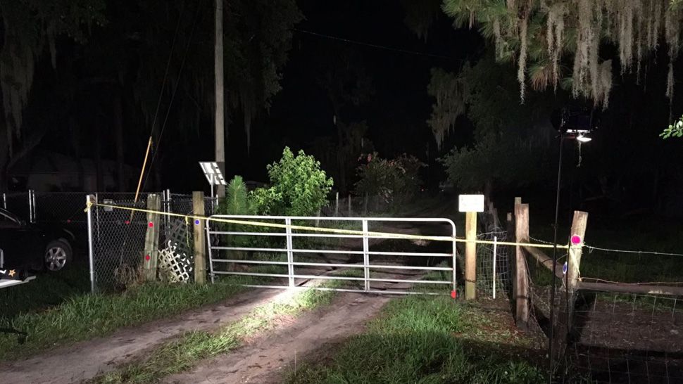 A woman's body was found outside of a home on Trapnell Road, according to Hillsborough County Sheriff's Office. (Fallon Silcox/Spectrum Bay News 9)