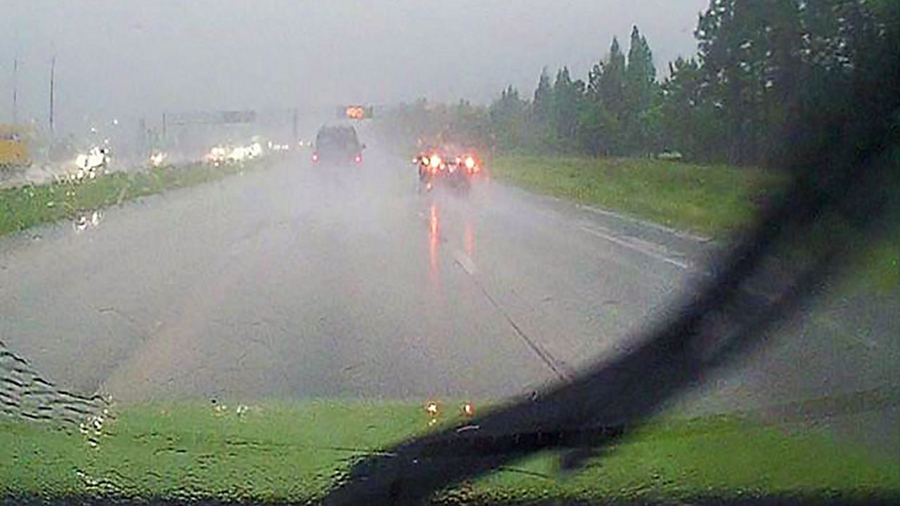Florida bill may allow drivers to use hazard lights in rain