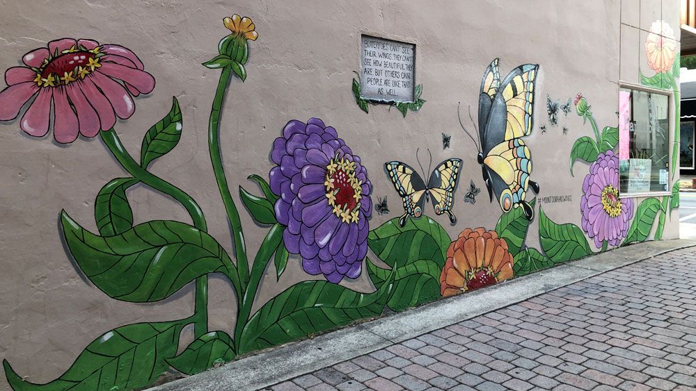 The butterfly mural is located in an alley next to Papilio on West 5th Avenue in Mount Dora. (Dave DeJohn, Spectrum News)