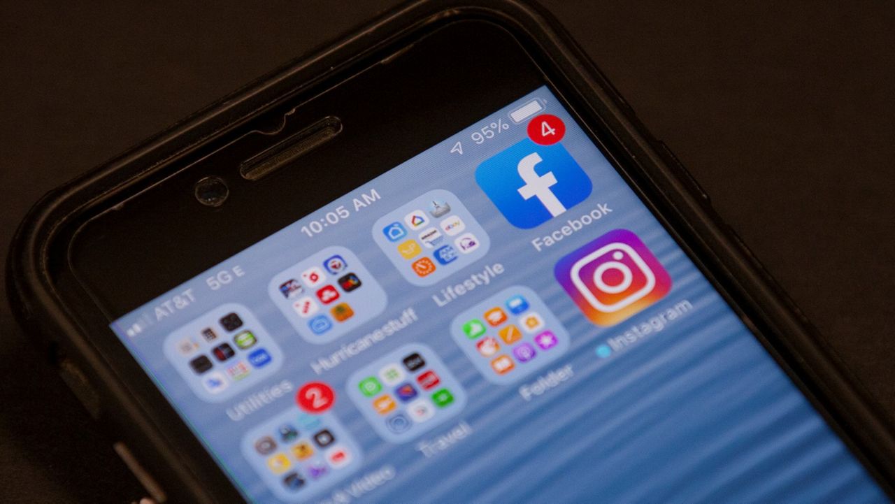 Greece CSD phone policy draws mixed reviews from some - Vimarsana News