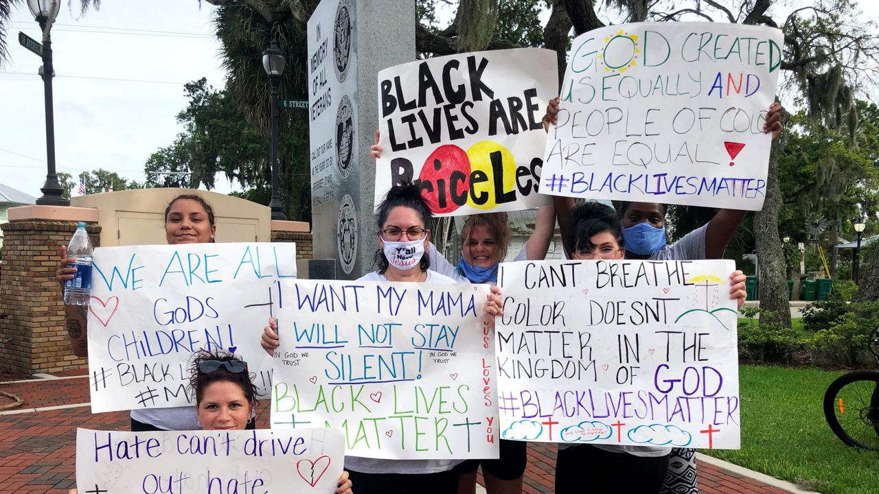 Protesters marched from Bradenton to Palmetto to honor George Floyd and call for an end to police brutality. (Laurie Davison/Spectrum Bay News 9_