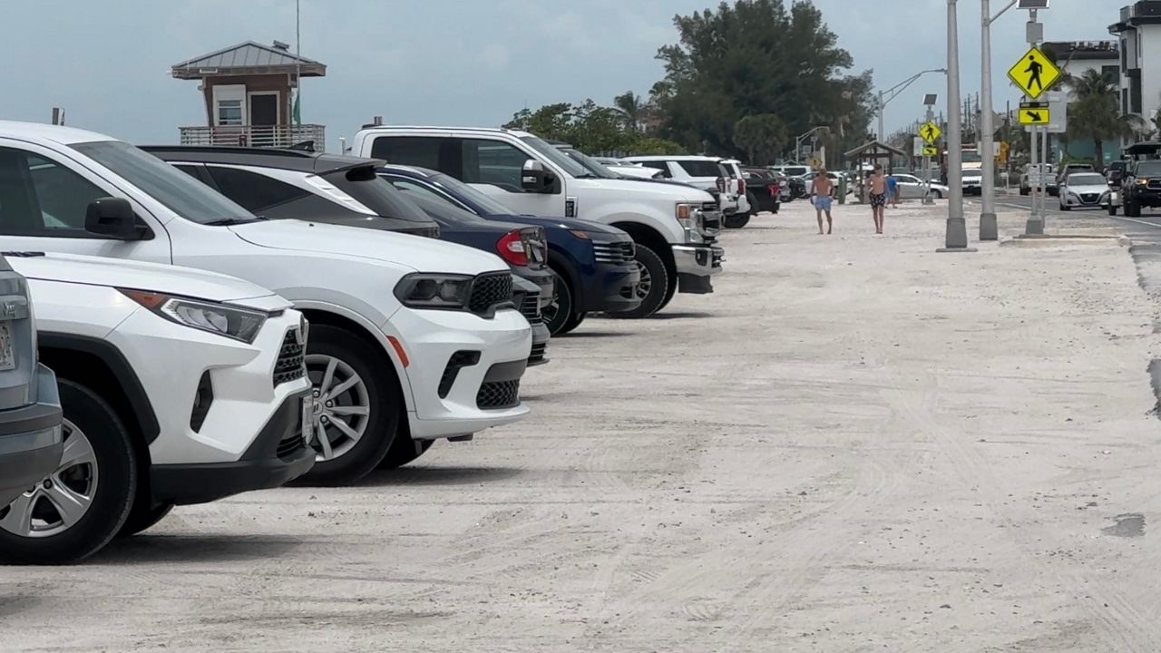 Anna Maria Island leaders discuss paid beach parking to ease congestion