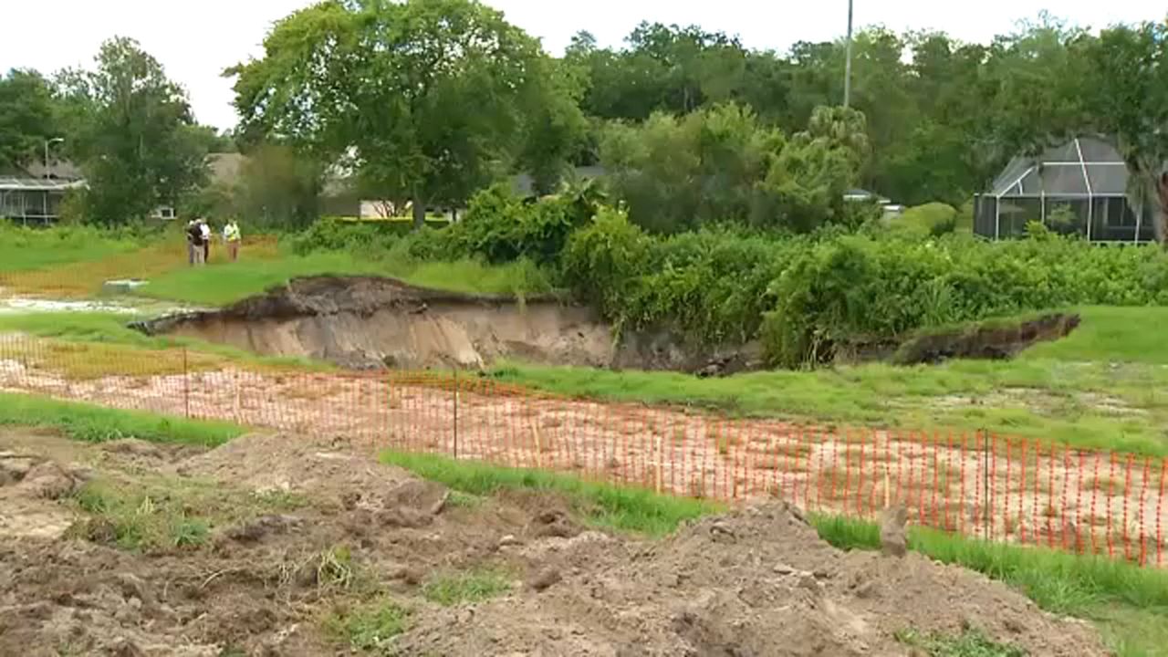 Sinkhole opens near Scott Lake in Lakeland