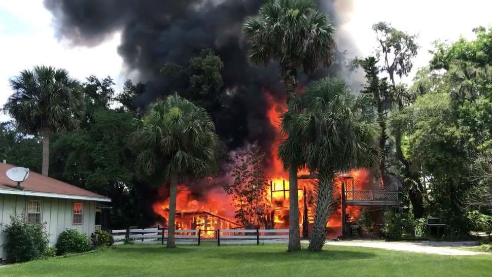 A building caught on fire in New Smyrna Beach on Sunday. (Photo: Benjamin Foote)