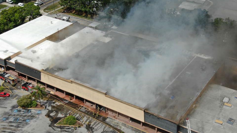 Heavy smoke from the former Winn-Dixie on Seminole Boulevard in Largo Saturday. (Photo Courtesy of Joel Shafer)