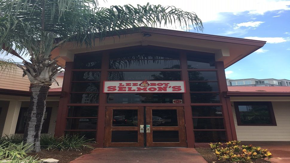 The original Lee Roy Selmon's restaurant on Boy Scout Boulevard in Tampa closed its doors for the last time Sunday after 17 years. (Spectrum Bay News 9)