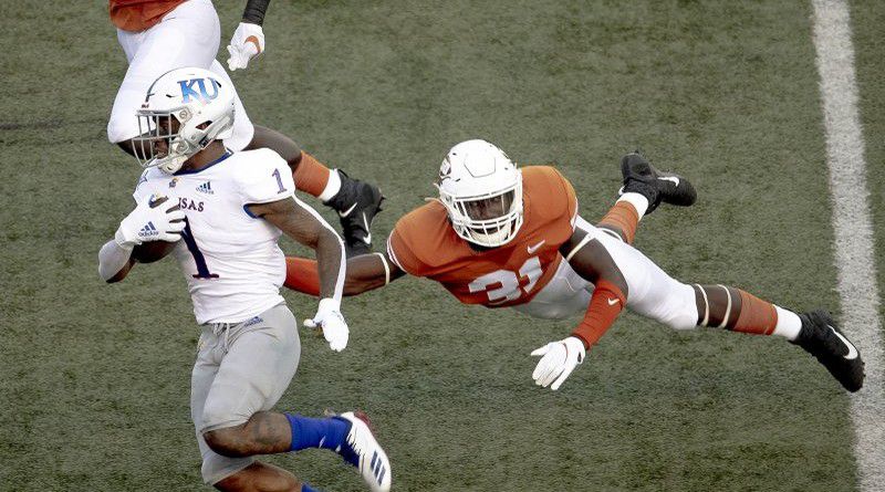 University of Texas Longhorns linebacker DeMarvion Overshown