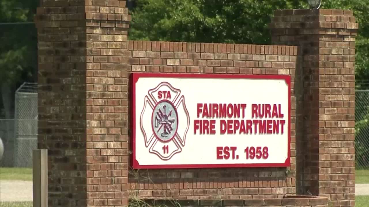 10 firefighters charged with arson
