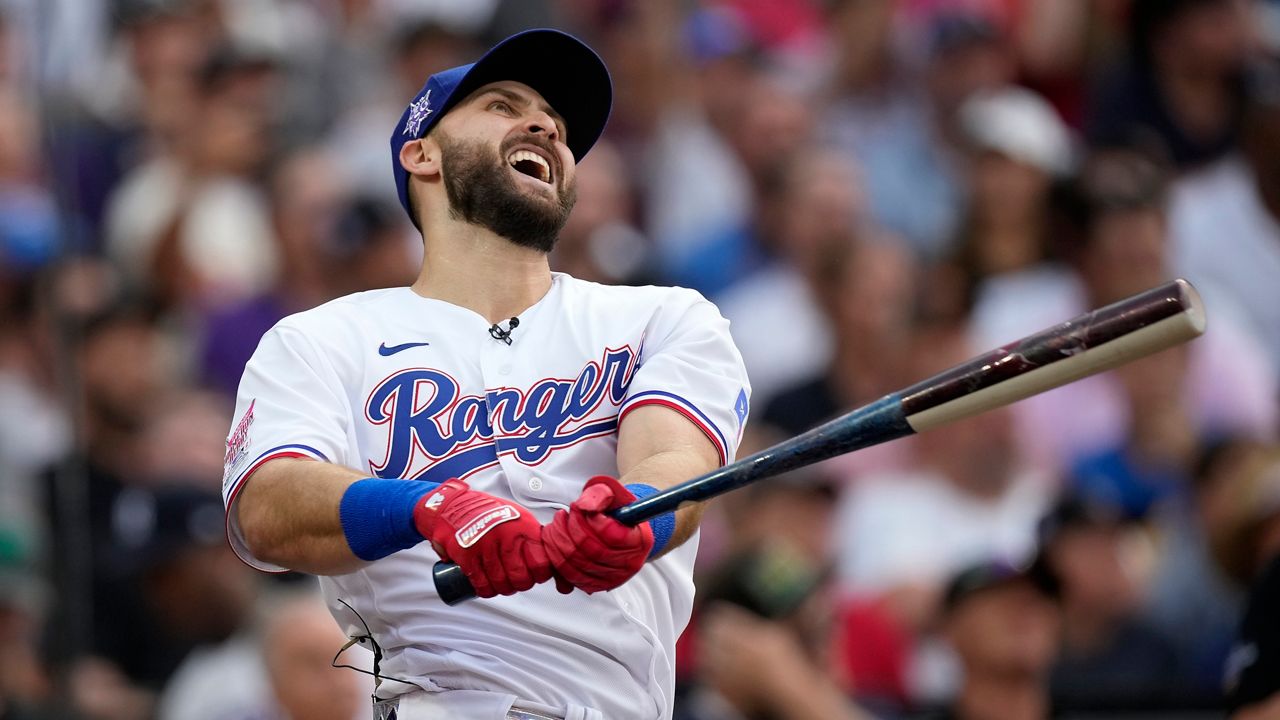 AP source: Yankees reach deal to get Joey Gallo from Rangers