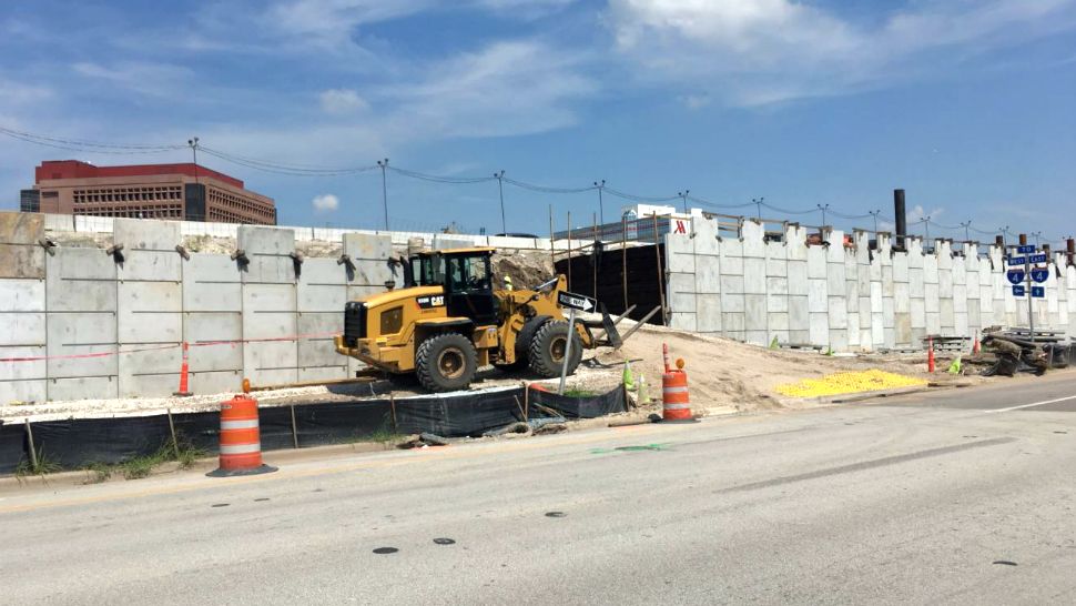 The "I-4 Ultimate" construction project is over budget and behind schedule, according to a Moody's Investor Service report. Florida transportation officials denies the timetable or budget have changed. (Erin Murray, staff)