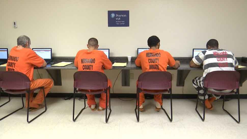 Hernando County Detention Center inmates taking part in the county's new computer-based GED program. (Kim Leoffler/Spectrum Bay News 9)