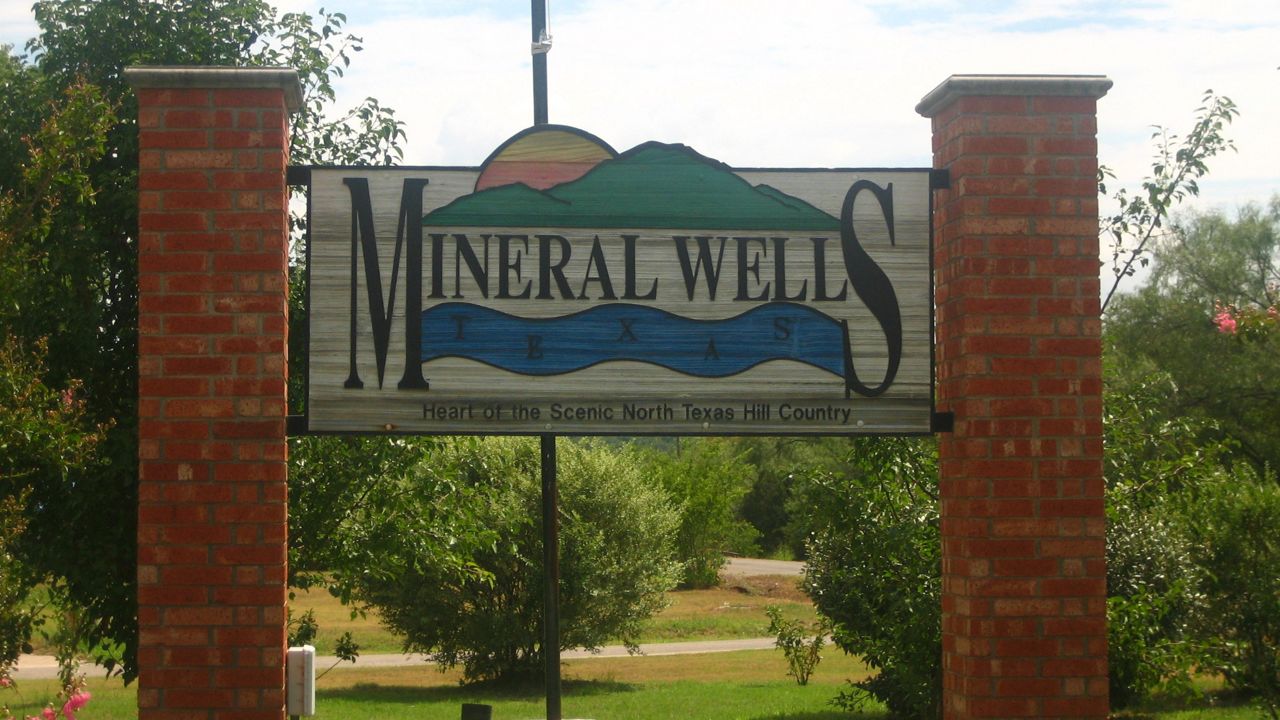 Photo of a Mineral Wells sign (Texas Historical Commission)