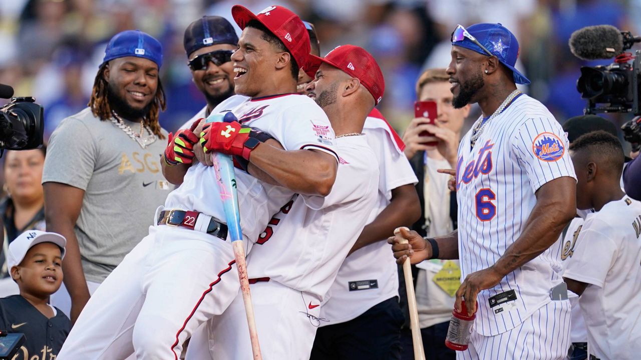 Betts joins Rodríguez and Guerrero in Home Run Derby