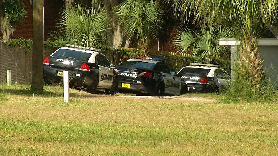Winter Haven Police investigate the scene where 5 officers shot at a man described as suicidal Wednesday morning. (Spectrum Bay News 9)