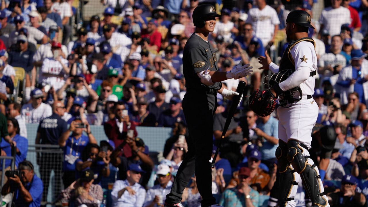 Valenzuela throws out first pitch, 07/19/2022