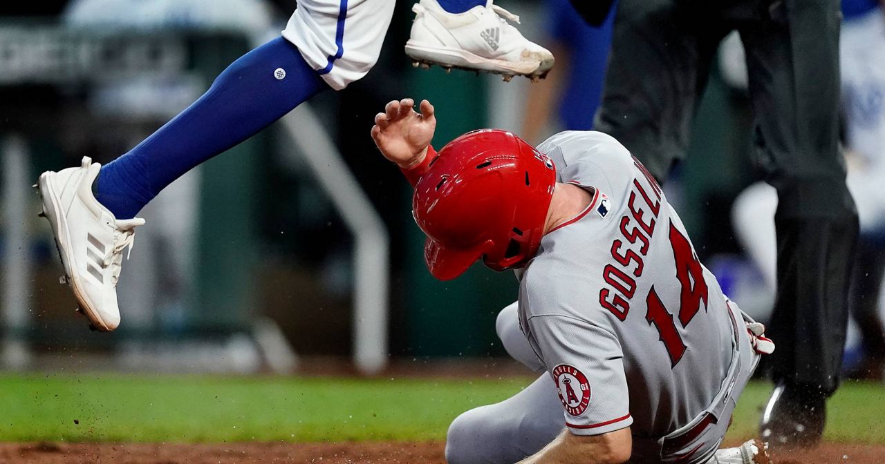 Royals win wild Game 1 with 14th inning walk-off