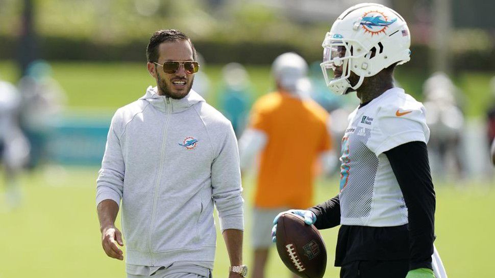 Mike McDaniel's path to Dolphins started with a lost hat