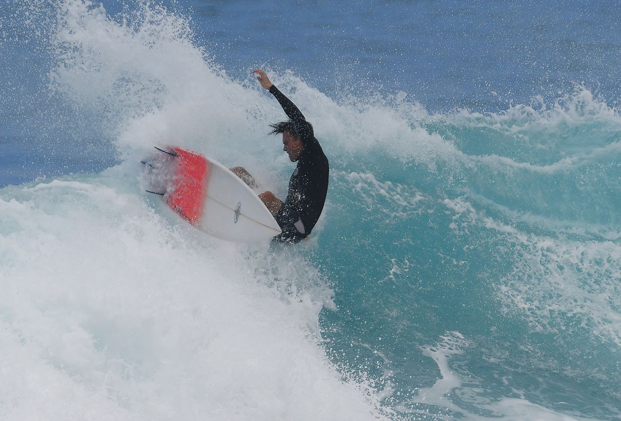 Biggest Swell since 1995 hits the South Shore of Oahu