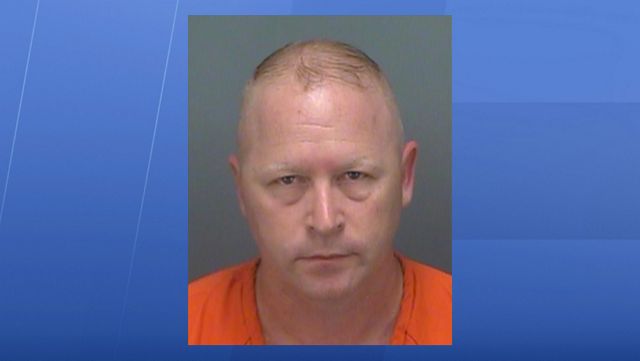 Florida probation officer accused of sex with offender