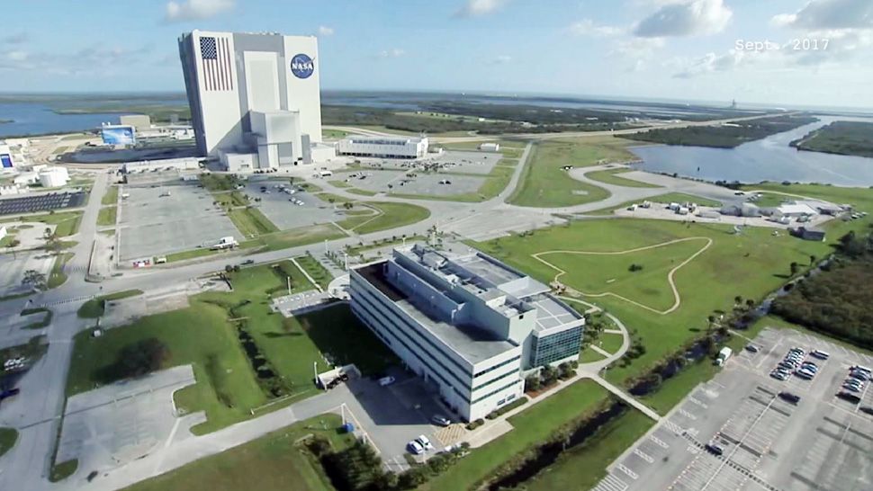 The Vehicle Assembly Building can withstand winds around 125 miles per hour.  (Spectrum News)
