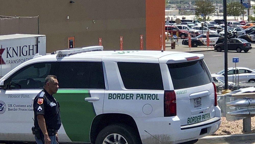 Photo of the scene of the El Paso shopping complex shooting on August 3, 2019 (Associated Press)
