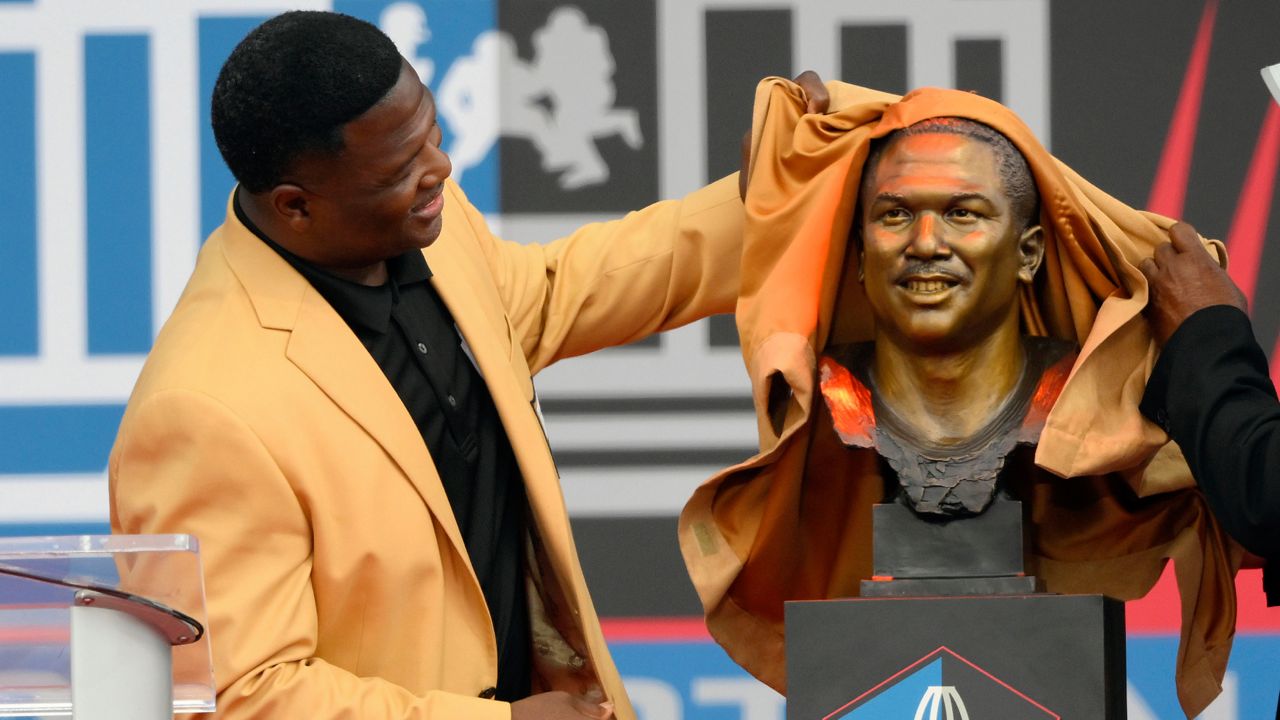 LeRoy Butler leaps into the Pro Football Hall of Fame