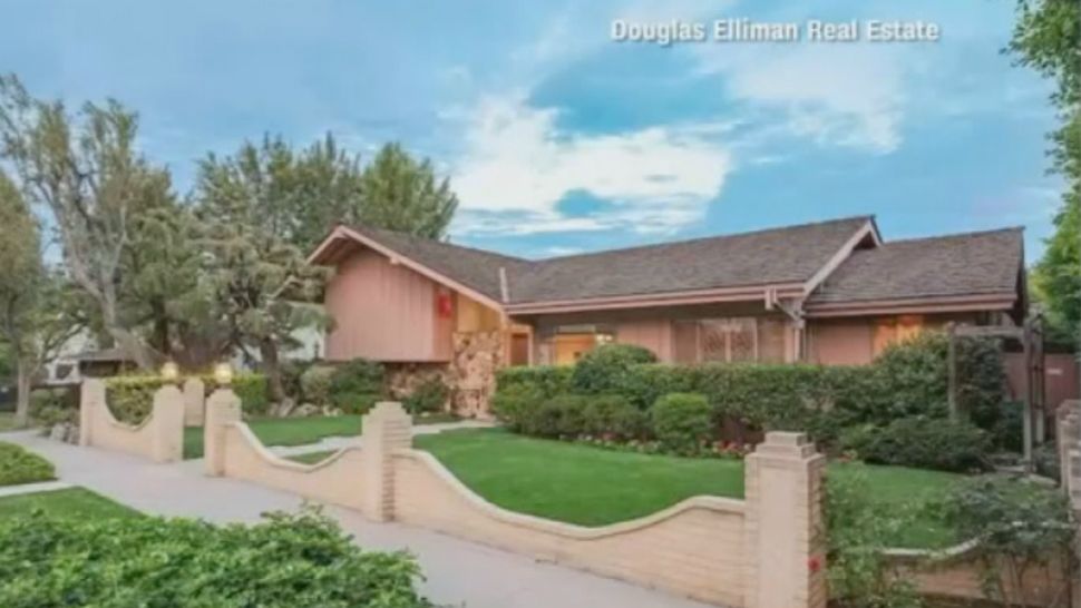 The iconic Brady Bunch house, seen often in the television series that ran from 1969 to 1974, has been purchased by HGTV.