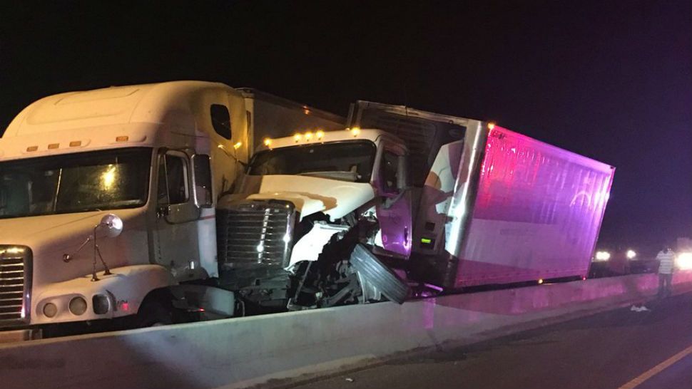 Crash shuts down I-35 southbound in Williamson County. (Courtesy: @WilCoSheriffPIO)