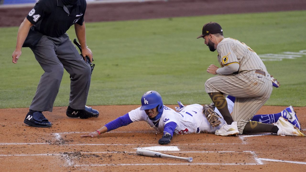 Chris Taylor's homer helps Dodgers edge Padres