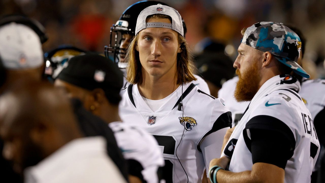 Jaguars introduce first-round picks Trevor Lawrence, Travis Etienne