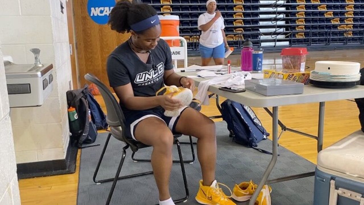 Excellanxt Greer practices basketball at UNCG