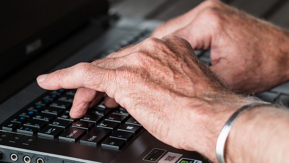 Photo of hands at a laptop computer (Pixabay)