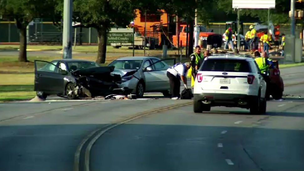 Man killed, 2 injured in East Austin crash