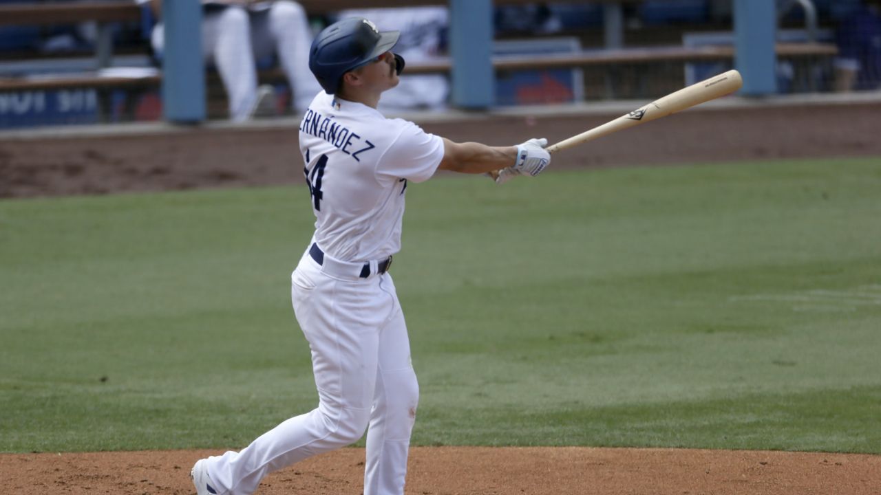 Kiké Hernández hits three-run homer as Dodgers beat Giants 5-2 in