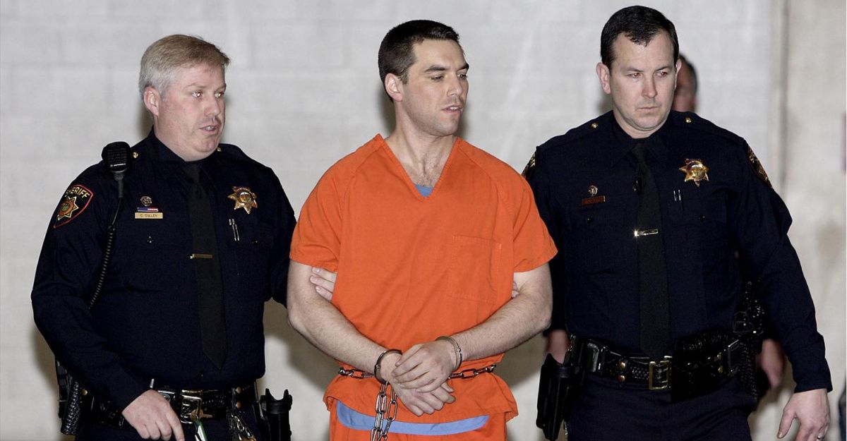 In this March 17, 2005 file photo Scott Peterson is escorted by two San Mateo County Sheriff deputies as he is walked from the jail to a waiting van in Redwood City, Calif. (AP Photo/Justin Sullivan, Pool,File)