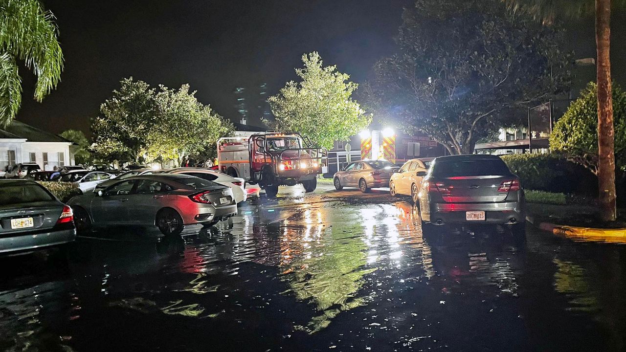  Rescue crews pulled hundreds of UCF students to safety here at the Arden Villas Apartments at Arden Villas Boulevard in Orlando after flood waters rose quickly on Thursday due to Ian. (Spectrum News 13/Jesse Canales)