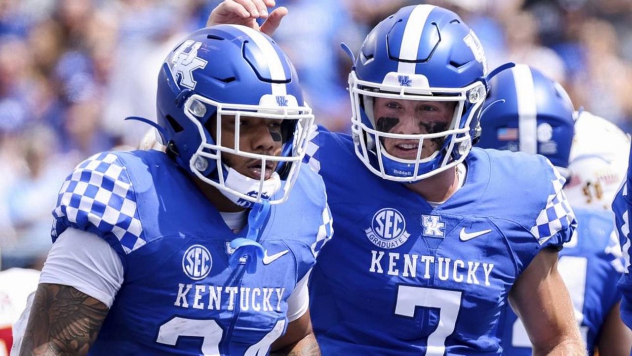 Kentucky quarterback Will Levis (7) celebrates a Chris Rodriguez Jr. (24) (AP Photo/Michael Clubb)