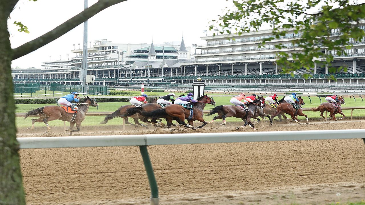 Fall Meet Resumes at Churchill Downs