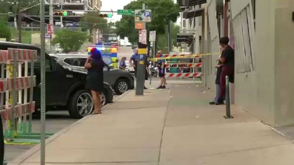Man shot on 6th Street and Neches Street in downtown Austin. (Spectrum News Photo)