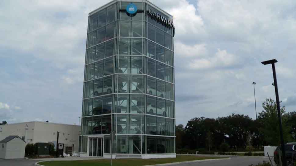 A Carvana vending machine. (Spectrum Bay News 9)