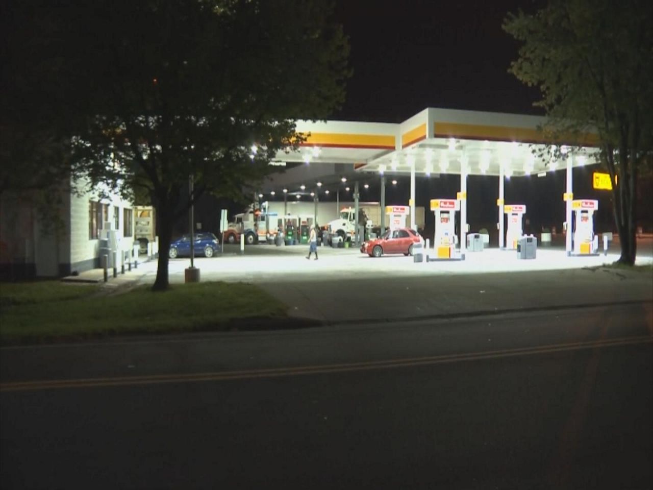 Man robbed, shot at north Charlotte gas station