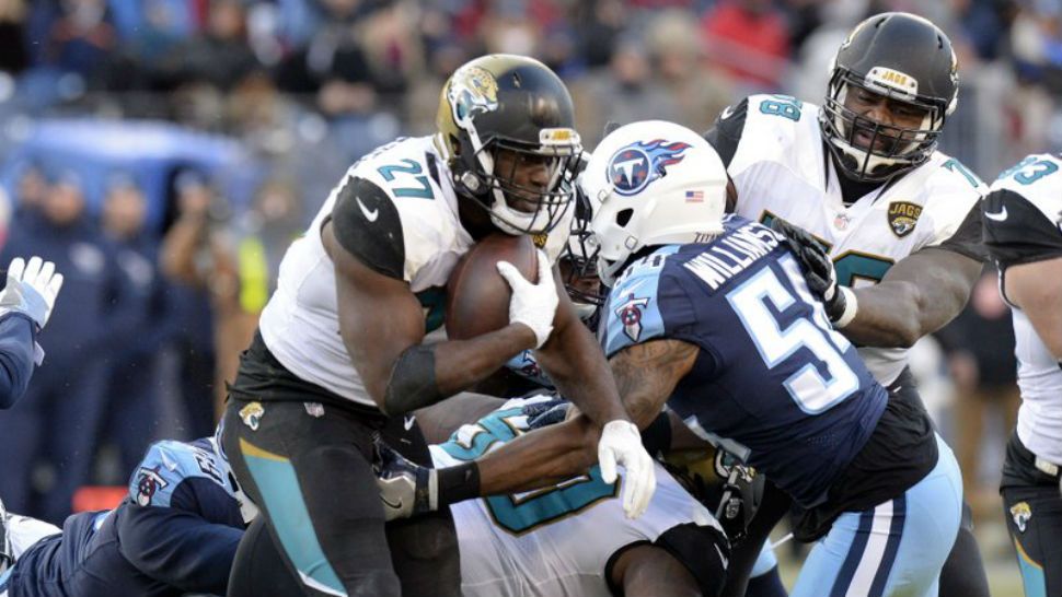 Jacksonville Jaguars running back Leonard Fournette (27) runs