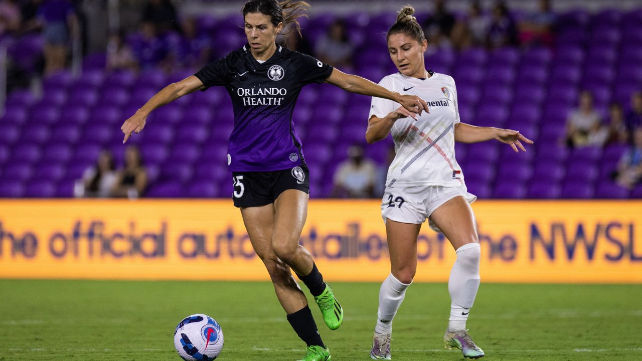 Courage's victory knocks Pride from NWSL playoff contention