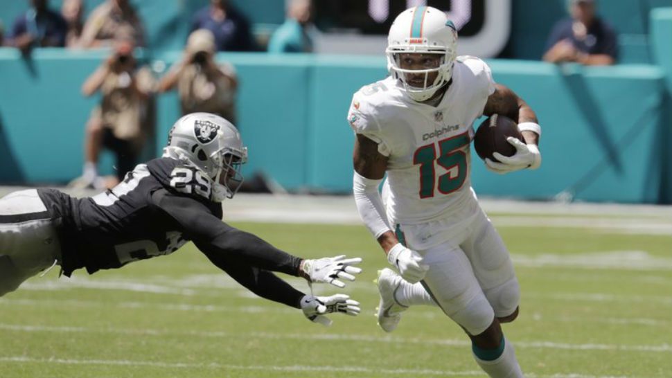 Miami Gardens, Florida, USA. 17th Nov, 2019. Miami Dolphins wide receiver  Albert Wilson (15) greeds the crowd as he exits the field at the end of an  NFL football game against the