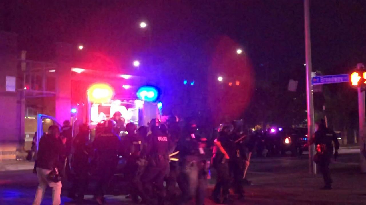 Officers shot in Louisville (Spectrum News)