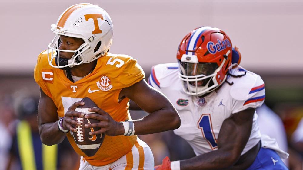 Tennessee quarterback Hendon Hooker (5)watches as his team warms