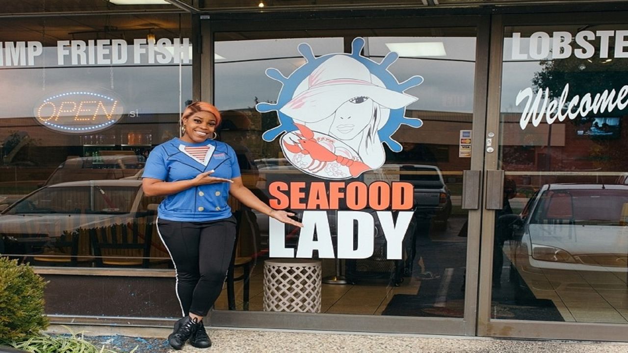 The on sale seafood lady