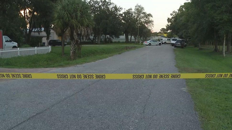 The Manatee County Sheriff's Office is trying to figure out how the body of a woman ended up on the side of the road in a Bradenton neighborhood. 