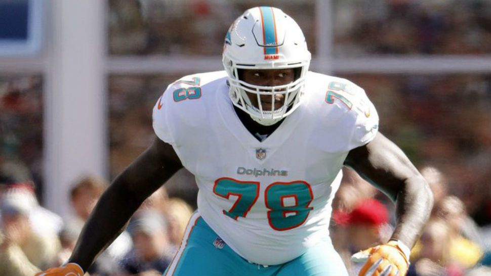 Miami Dolphins hoping rookie guards Deiter, Calhoun emerge